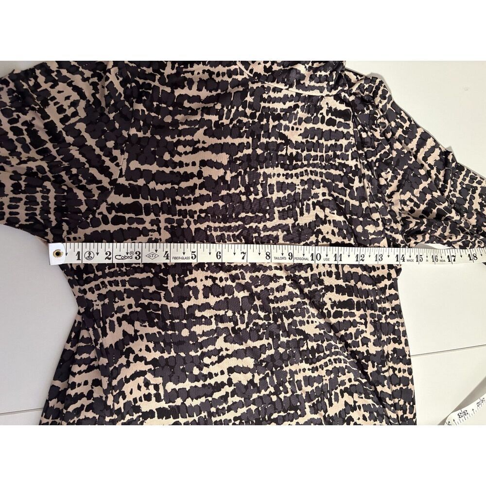 Evereve Turtleneck Top Black & Tan Long Sleeve Stretch Knit - Picture 4 of 4